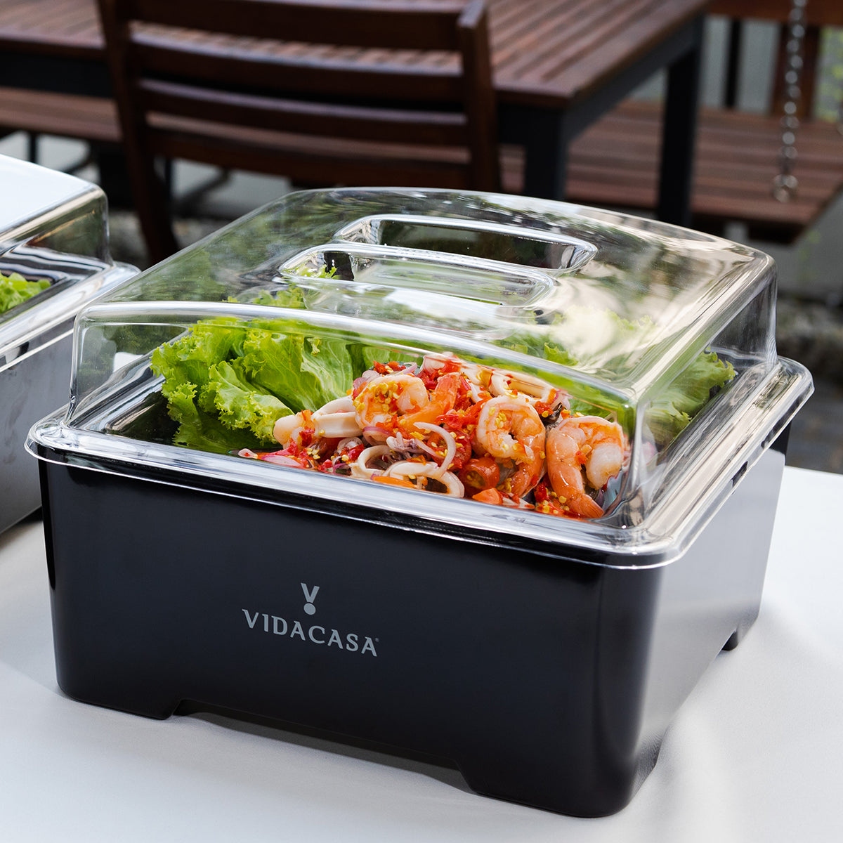 Vidacasa® Classic S305 Square is the world’s first buffetware equipment that can maintain cold foods chilled at 4ºC (39ºF) without ice; Maintain cooked foods hot at 80ºC (176ºF) for hours without dangling cords or chafing fuels.