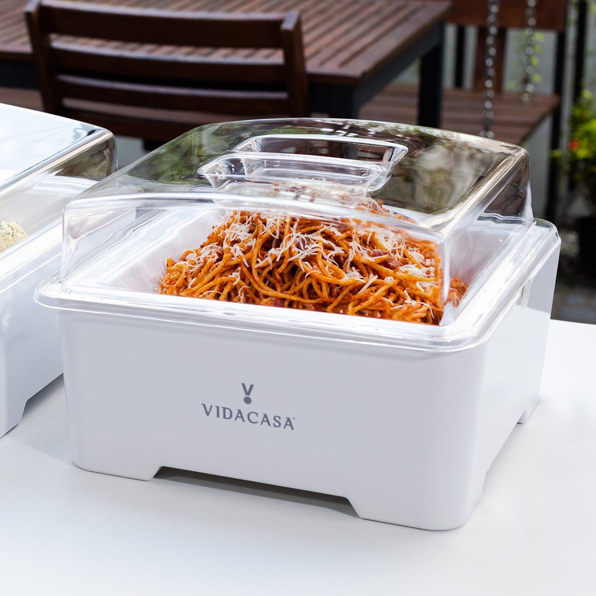 Vidacasa® Classic S305 Square is the world’s first buffetware equipment that can maintain cold foods chilled at 4ºC (39ºF) without ice; Maintain cooked foods hot at 80ºC (176ºF) without dangling cords or chafing fuels.