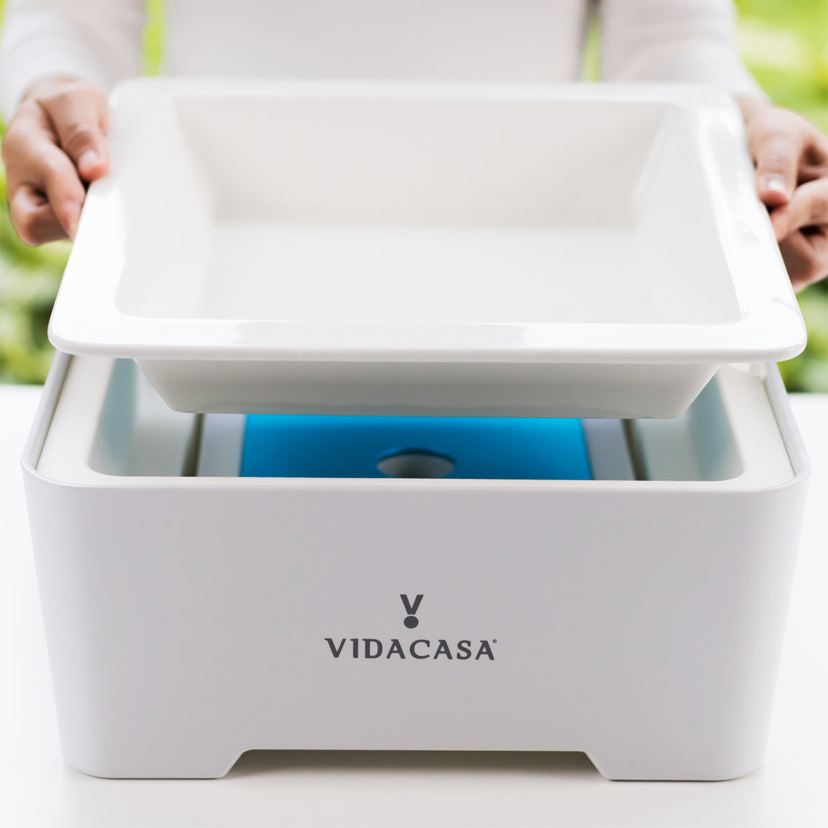 Vidacasa® Classic S305 Square is the world’s first buffetware equipment that can maintain cold foods chilled at 4ºC (39ºF) without ice; Maintain cooked foods hot at 80ºC (176ºF) for hours without dangling cords or chafing fuels.