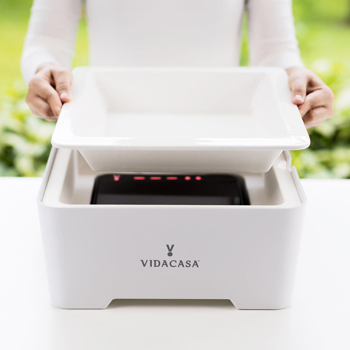 Vidacasa® H1X food warmer is the most reliable wireless electric heating plate that can maintain cooked food warm for hours without dangling cords, chafing fuels or tealight candles.