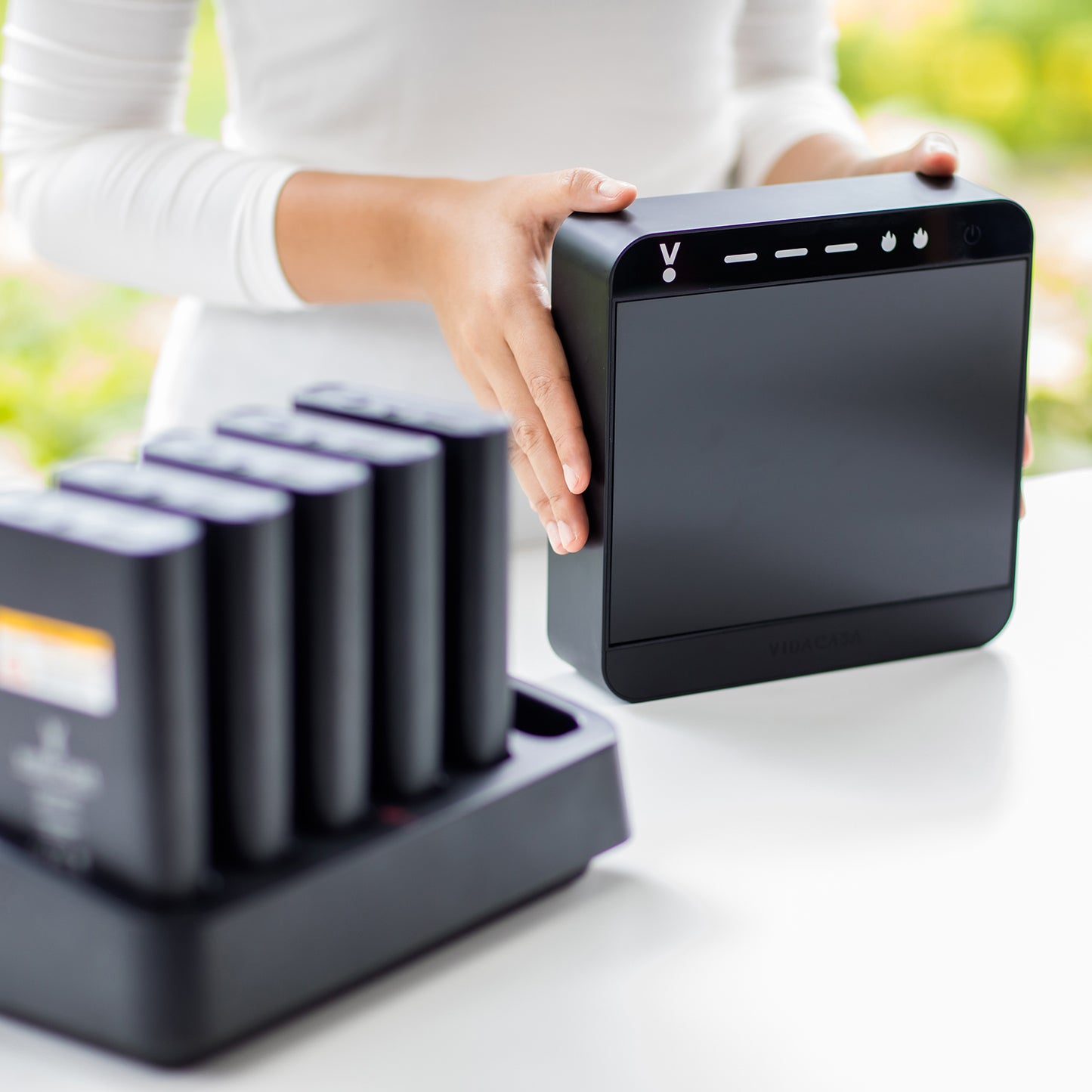 Vidacasa® H1X food warmer is the most reliable wireless electric heating plate that can maintain cooked food warm for hours without dangling cords, chafing fuels or tealight candles.