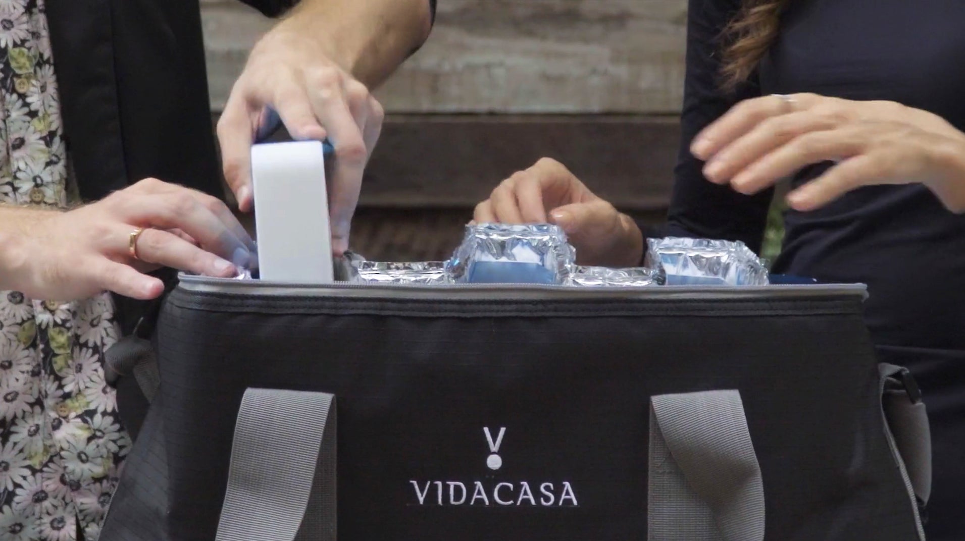 Load video: use elements carrier to store and carry vidacasa c1 freeze pack cold cells for offsite locations