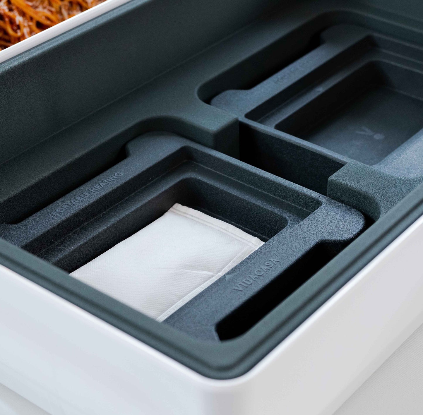 Vidacasa® Heat blaster tray is a handy heat guard when using Heat Blasters.  For corded or fuel buffet chafer equipments, it's easy to convert them to cordless buffet equipment with Heat blaster tray and Heat blaster packs.  No extra tools or adjustments.