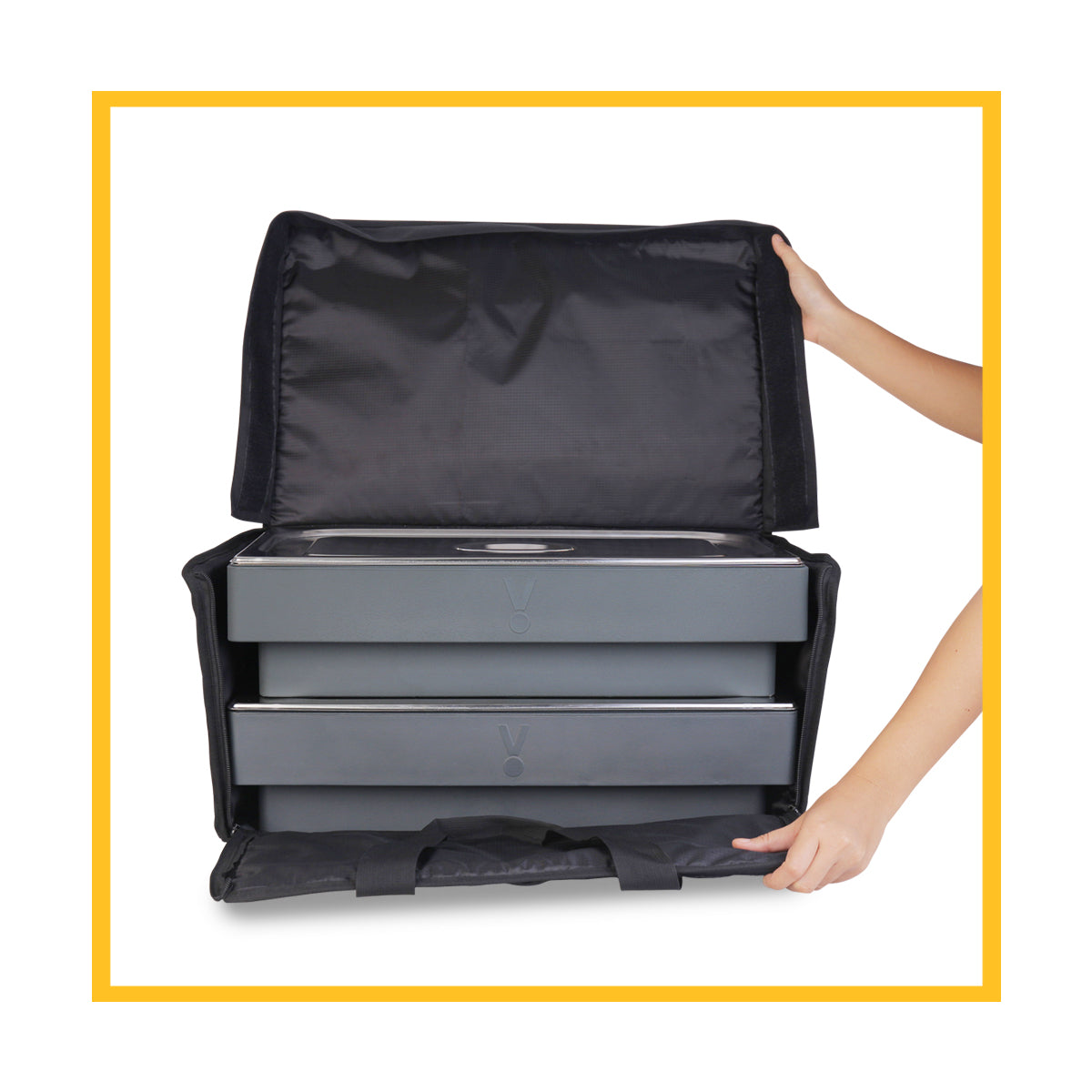 Soft foldable insulated carrying bags brings convenience to transporting Vidacasa® Universal buffetware for offsite catering locations.  Perfect capacity stacking 2 levels of universal buffet trays while it serves as an offsite food reheating station.  Multi-layer protective insulation extends food warming time.