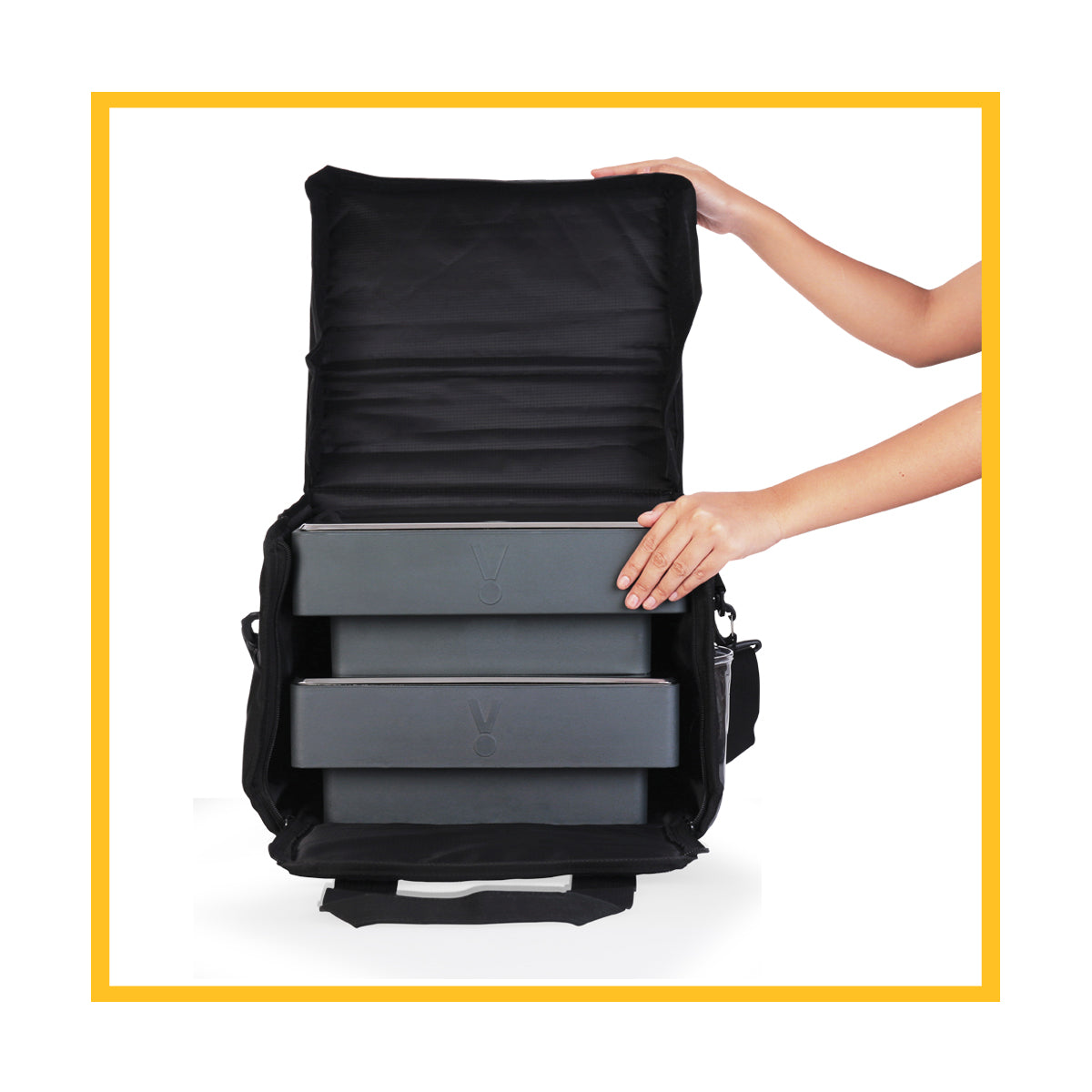 Soft foldable insulated carrying bags brings convenience to transporting Vidacasa® Universal buffetware for offsite catering locations.  Perfect capacity stacking 2 levels of universal buffet trays while it serves as an offsite food reheating station.  Multi-layer protective insulation extends food warming time.